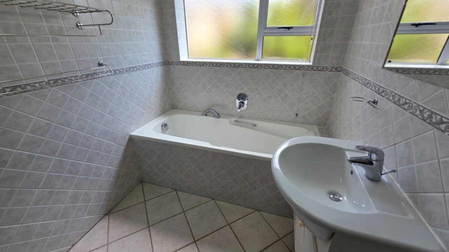 3 Bedroom Property for Sale in Menkenkop Western Cape
